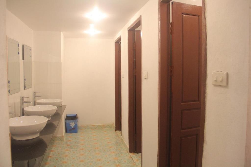 Lpq Backpackers Hostel Луанґпхабанґ Номер фото