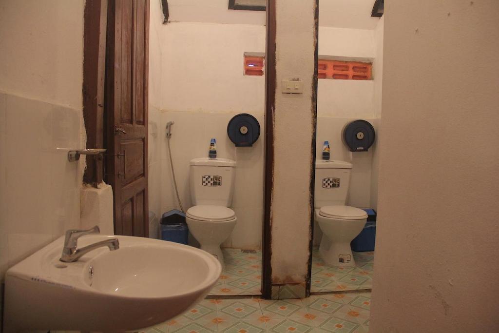 Lpq Backpackers Hostel Луанґпхабанґ Номер фото