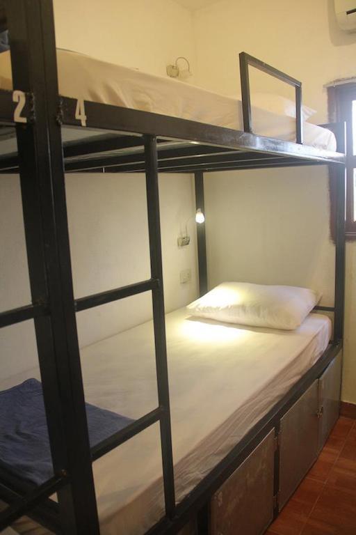 Lpq Backpackers Hostel Луанґпхабанґ Номер фото