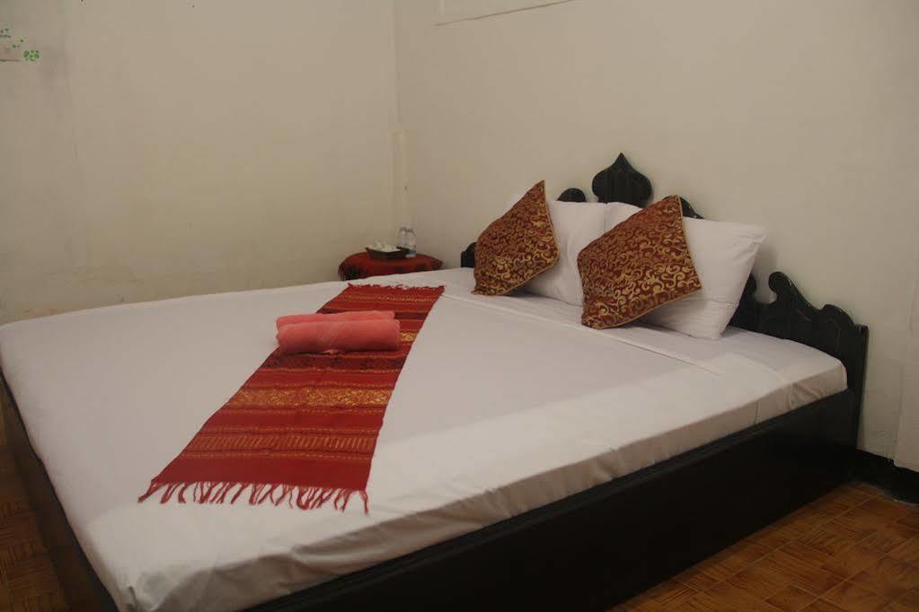 Lpq Backpackers Hostel Луанґпхабанґ Екстер'єр фото