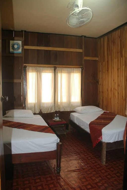 Lpq Backpackers Hostel Луанґпхабанґ Екстер'єр фото